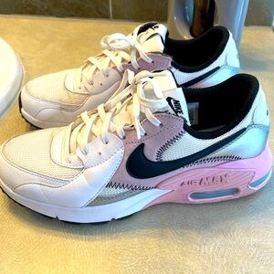 Women’s Nike Air Max